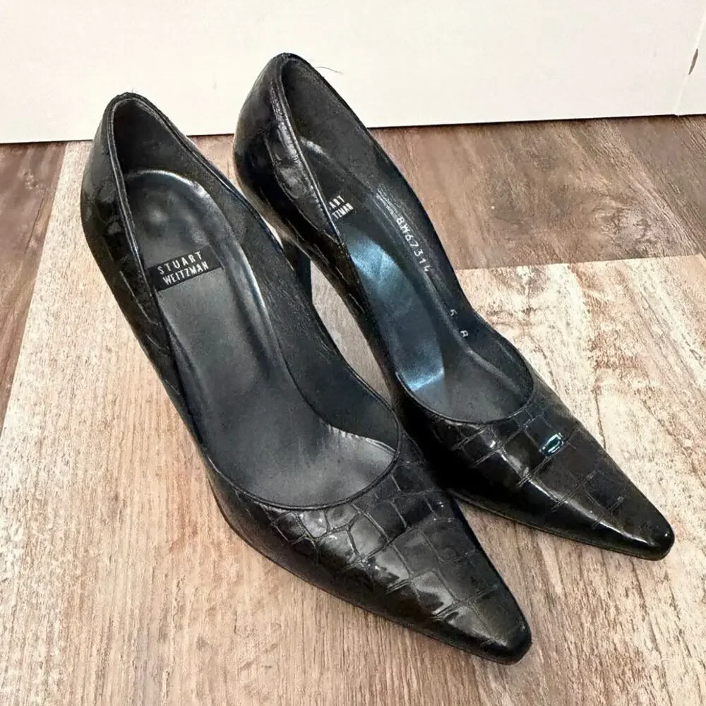 Stuart Weitzman women’s pumps in black crocodile-embossed leather in size 5 EUC